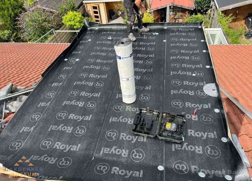 Dakrenovatie met Royal onderdak op plat dak in Bussum Dakrenovatie met Royal onderdak op plat dak in Bussum