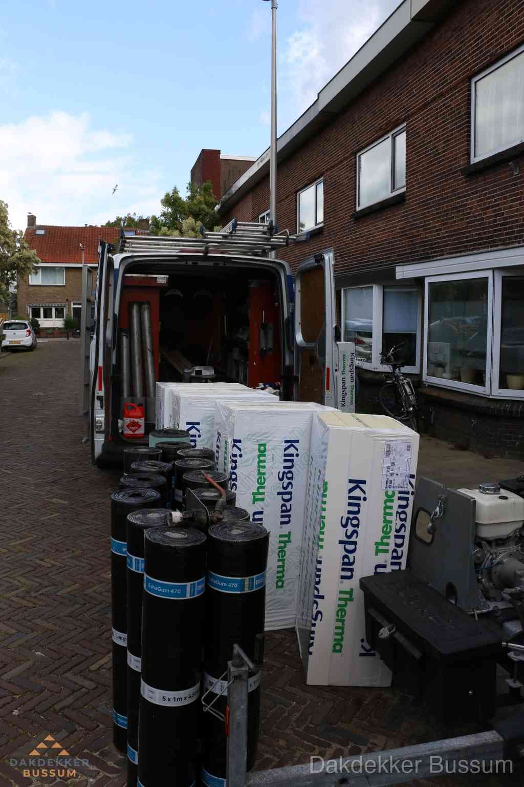 Plat dak met bitumen dakbedekking en brander in Bussum Plat dak met bitumen dakbedekking en brander in Bussum
