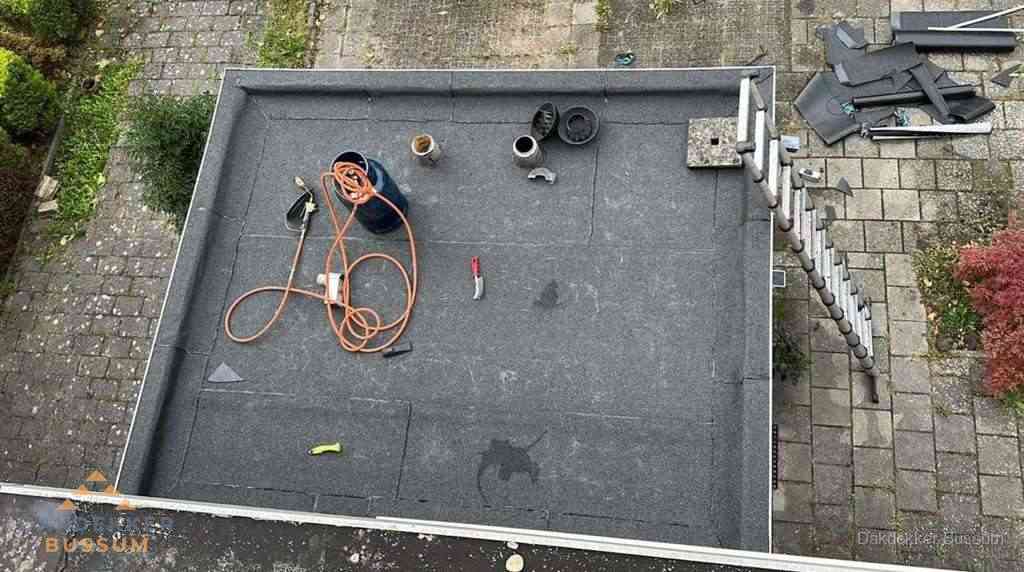 Plat dak met nieuwe bitumen bedekking in Bussum Plat dak met nieuwe bitumen bedekking in Bussum
