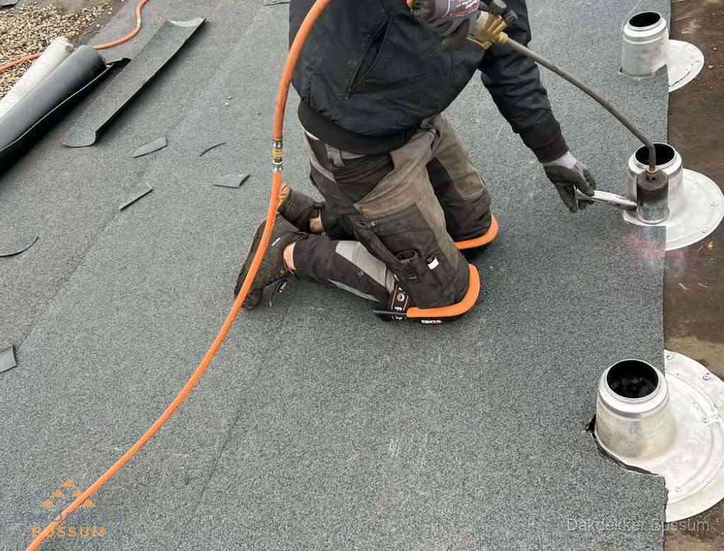 Gereedschap op nieuw plat dak na renovatie in Bussum Gereedschap op nieuw plat dak na renovatie in Bussum