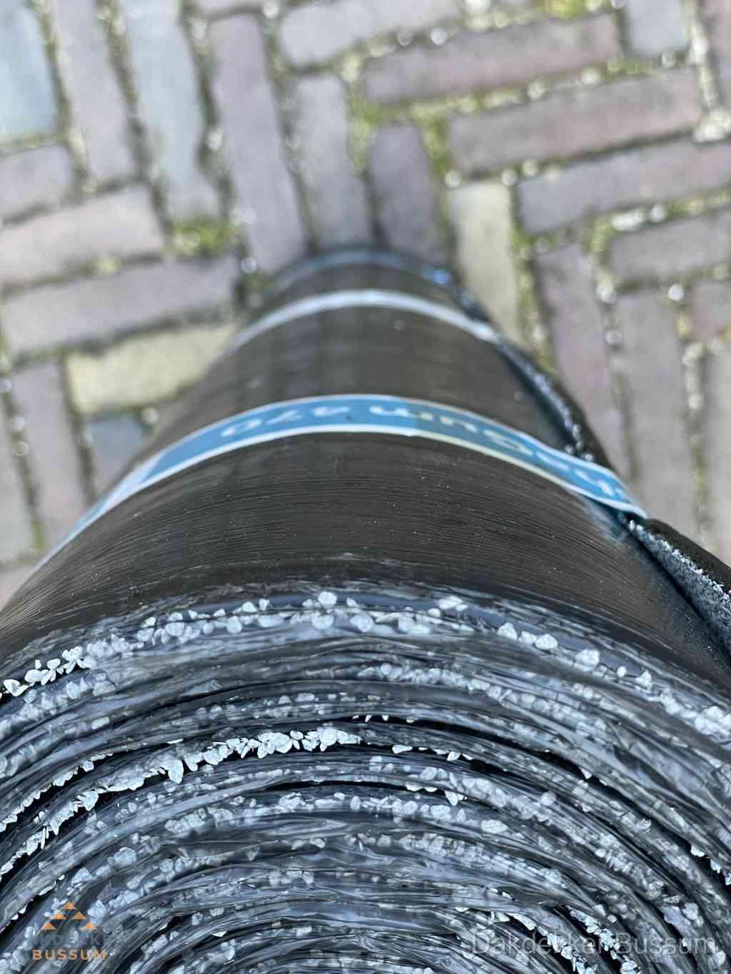 Rol bitumen dakleer met leislag voor plat dak in Bussum Rol bitumen dakleer met leislag voor plat dak in Bussum